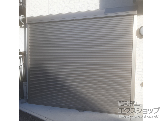 東京都大田区のLIXIL リクシル（トステム）のガレージシャッター ガレージシャッタークワトロ 電動式 外部付タイプ 施工例
