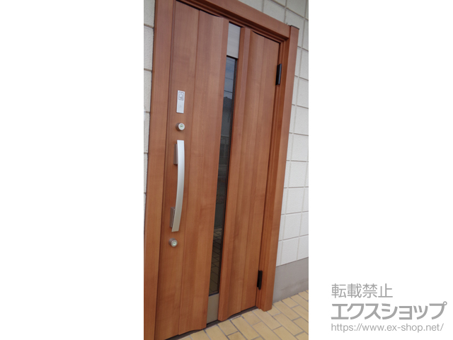 愛知県小牧市のLIXIL リクシル（トステム）の玄関ドア リシェント玄関ドア3 アルミ仕様 片開き仕様(ランマ無)外観右吊元 C11N型 ※タッチキー仕様(キー付リモコン) 施工例
