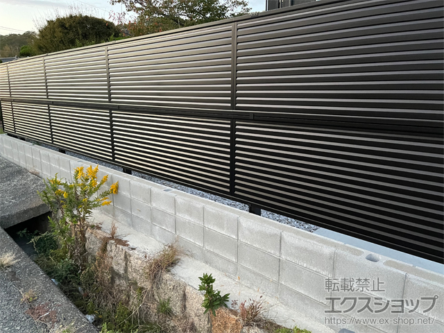 山口県宇部市ののフェンス・柵 ミエーネフェンス 目隠しルーバータイプ 2段支柱 自立建て用 施工例