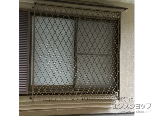 静岡県賀茂郡東伊豆町のLIXIL リクシル（トステム）の面格子・窓格子 【特注】アルミ面格子 ヒシクロス 施工例