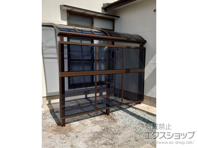 鳥取県境港市ののテラス屋根 プレシオステラスII R型 1500 テラスタイプ 単体 積雪〜50cm対応＋前面パネル 施工例