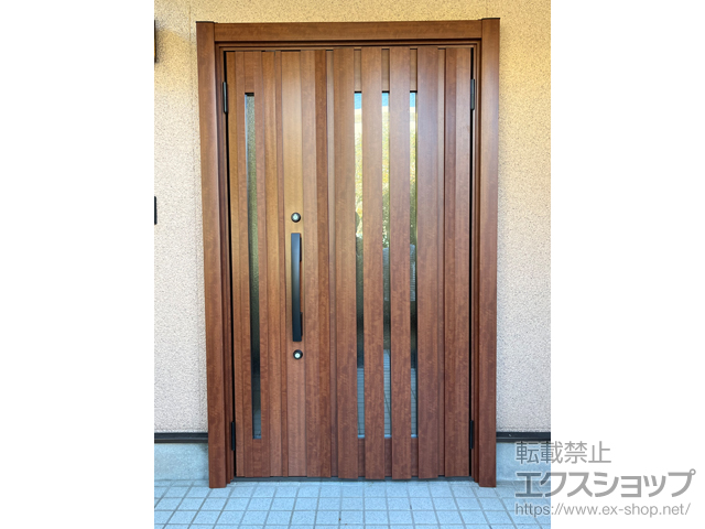 山口県下関市のLIXIL リクシル（トステム）の玄関ドア リシェント玄関ドア3 断熱K4仕様 親子仕様(ランマ無)外観右吊元 G14型 ※手動仕様 施工例