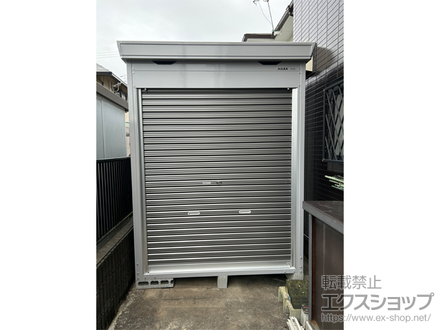 茨城県高萩市のの倉庫・ガレージ FM-1830HY-GM バイク保管庫 一般型 床付タイプ 1790×3050×2375 ハイルーフ FM-1830HY＋別売棚Cセット＋別売棚Dセット＋シャッターケース＋雨とい 施工例