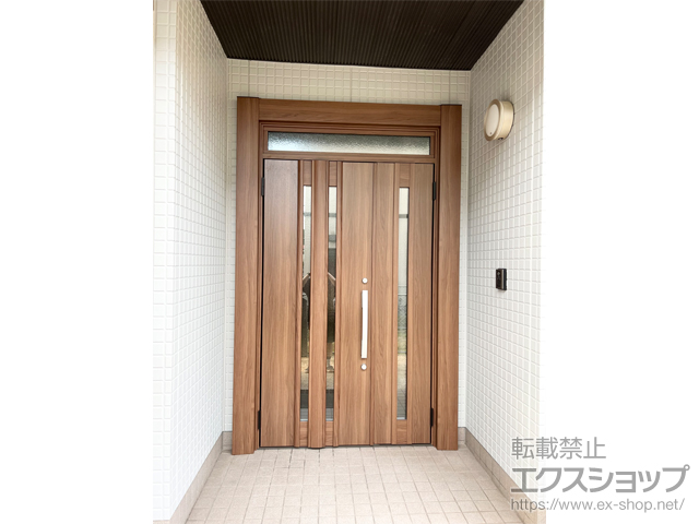 岡山県倉敷市のLIXIL リクシル（トステム）の玄関ドア リシェント玄関ドア3 断熱K4仕様 親子仕様(ランマ付)外観左吊元 G15型 ※手動仕様 施工例