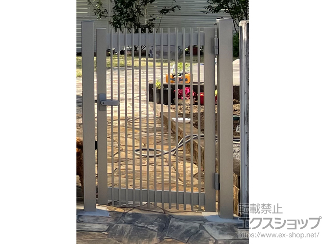 栃木県真岡市のの門扉 シンプレオ門扉T1型 縦格子 片開き 門柱使用 施工例
