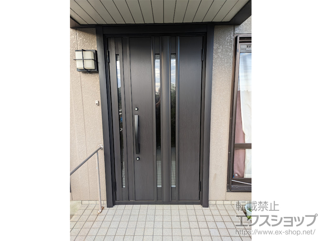 三重県志摩市のLIXIL リクシル（トステム）の玄関ドア リシェント玄関ドア3 断熱K4仕様 親子仕様(ランマ無)外観右吊元 G15型 ※手動仕様 施工例