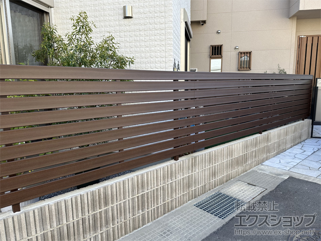 大阪府泉佐野市ののフェンス・柵 ルシアスフェンスH07型 横板 木調カラー　自由柱施工 施工例