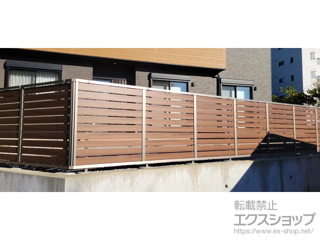 千葉県鴨川市のValue Selectのフェンス・柵・塀 モクハイフェンス 木調カラー フリーポールタイプ 施工例