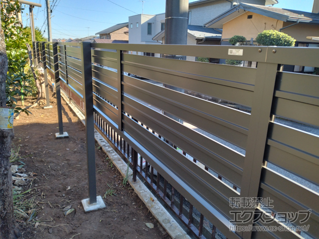 千葉県市原市ののフェンス・柵 フェンスAB YS3型 横スリット3 アルミ多段柱仕様（上段のみ） 施工例
