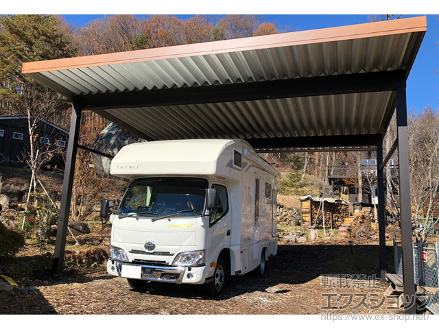長野県茅野市ののカーポート ジーポートPro 積雪100cm対応 2台用 4本角柱 木調マテリアルカラー 施工例