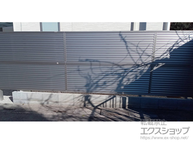 埼玉県北足立郡伊奈町ののフェンス・柵 ミエーネフェンス 目隠しルーバータイプ 2段支柱 自立建て用 施工例