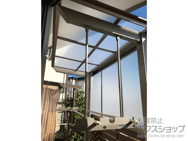 兵庫県伊丹市ののテラス屋根 フーゴF 独立テラスタイプ 単体 木調色 積雪〜20cm対応＋サイドパネル 施工例