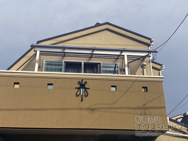 東京都足立区ののバルコニー・ベランダ屋根 プレシオステラスII R型 屋根タイプ 単体 積雪〜20cm対応 施工例