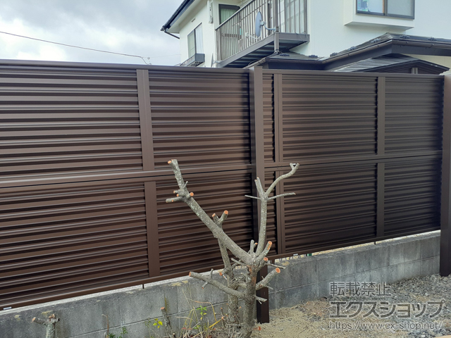 宮城県宮城郡利府町ののフェンス・柵 ミエーネフェンス 目隠しルーバータイプ 2段支柱 自立建て用 施工例