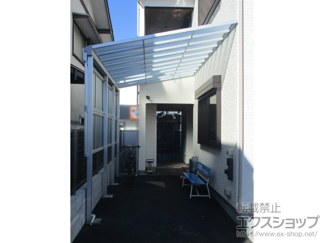 神奈川県厚木市ののテラス屋根 ソラリア F型 テラスタイプ 単体 積雪〜20cm対応＋前面パネル 壁付け納まり用/柱標準タイプ 施工例