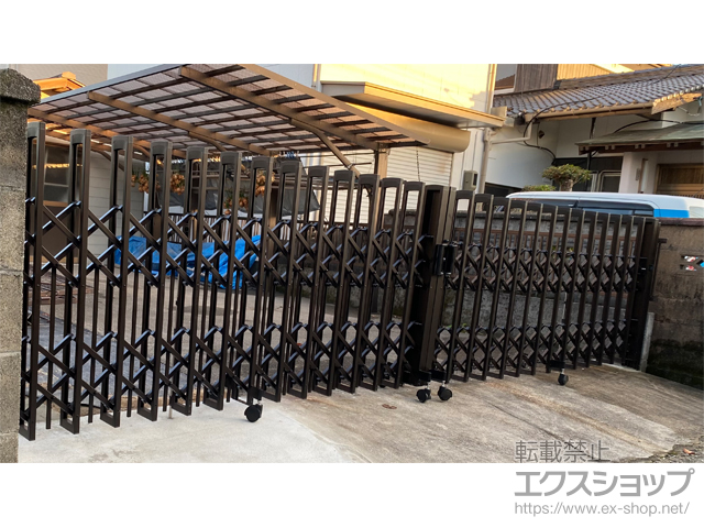 山口県防府市ののカーゲート トリップゲートII P型 ペットガード付き ノンレール 両開き　56W(28S+28M) 施工例