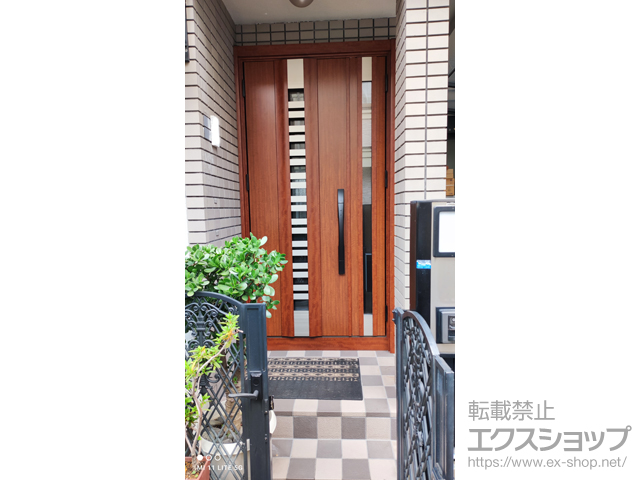 大阪府大阪市のLIXIL リクシル（トステム）の玄関ドア リシェント玄関ドア3 断熱K4仕様 親子仕様(ランマ無)外観左吊元 G82型 ※タッチキー仕様(キー付リモコン) 施工例