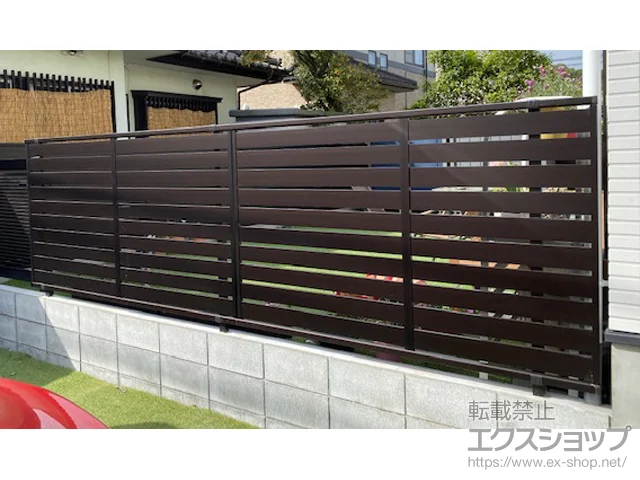 神奈川県横浜市のYKKAPのフェンス・柵・塀 シンプレオフェンスSY1F型 横スリット　自由柱施工 施工例