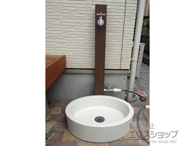 神奈川県横浜市のニッコーエクステリアの立水栓・ガーデンシンク・水栓柱 立水栓ユニット レヴウッドタイプ 施工例