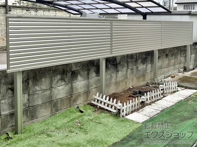 栃木県宇都宮市のValue Selectのフェンス・柵・塀 ミエーネ目隠しルーバーフェンス 上段のみ設置 自立建て用 施工例