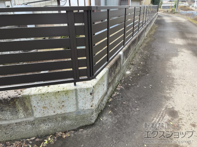 茨城県筑西市ののフェンス・柵 モクハイフェンス アルミ色タイプ　フリーポールタイプ 施工例