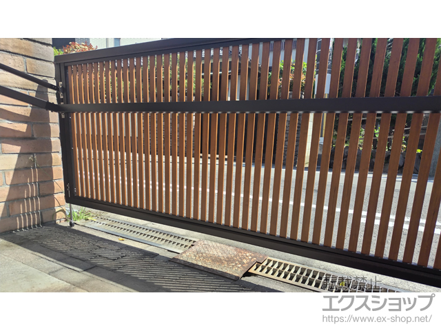 大阪府大阪市ののカーゲート ルシアスアップゲート 4型 たて太格子 電動 複合カラー 施工例