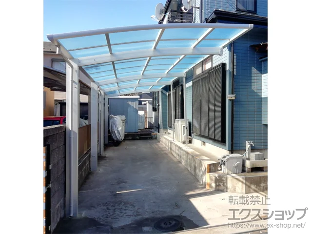 埼玉県北葛飾郡松伏町のYKKAPのカーポート アリュースZ 縦連棟 積雪～25cm対応＋着脱式サポート 施工例