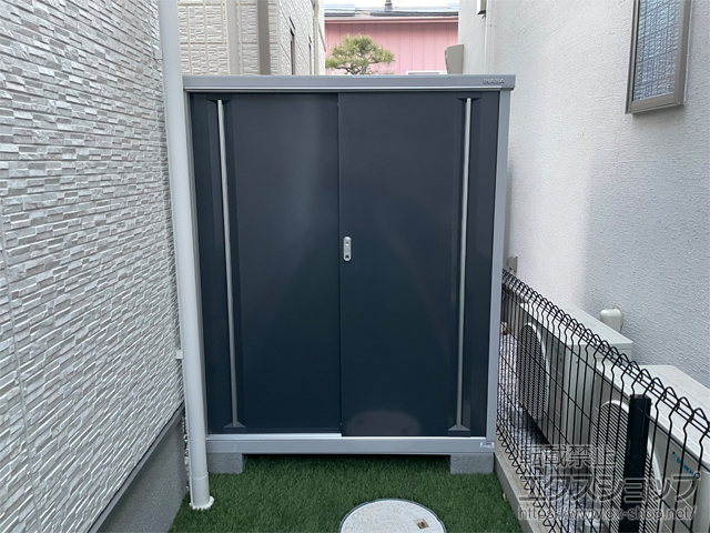 東京都三鷹市のの物置・屋外倉庫 シンプリー 一般型 1320×755×1603 MJX-137D-P-CG 施工例