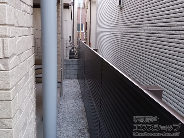 東京都葛飾区ののフェンス・柵 ミエーネフェンス 目隠しルーバータイプ 2段支柱 自立建て用 施工例