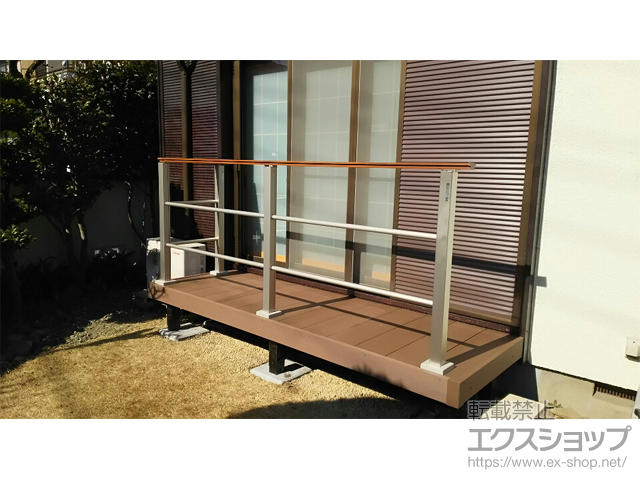 東京都立川市ののウッドデッキ リウッドデッキ 200＋ルシアスデッキフェンスB03型＜横格子2本タイプ＞ 施工例