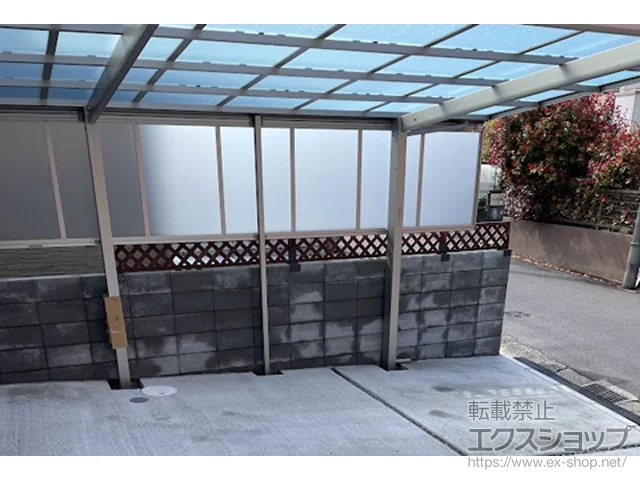 大分県大分市のYKKAPのカーポート エフルージュ FIRST　積雪～20cm対応＋着脱式サポート柱＋サイドパネル（間柱付き 施工例