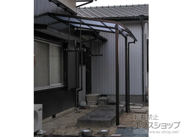 愛知県豊田市のYKKAPのテラス屋根 ソラリア R型 テラスタイプ 単体 積雪～20cm対応＋吊り下げ式 固定物干し 施工例