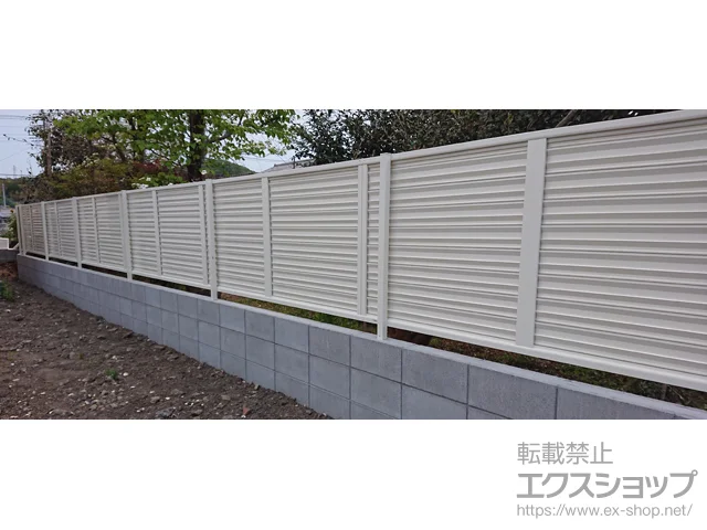 群馬県桐生市のValue Selectのフェンス・柵・塀 ミエーネフェンス 目隠しルーバータイプ 自由柱施工 施工例