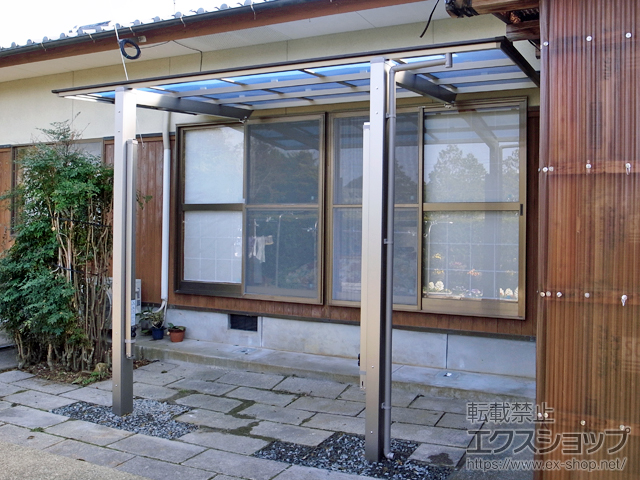 長崎県西海市ののテラス屋根 フーゴF 独立テラスタイプ 単体 木調色 積雪〜20cm対応 施工例