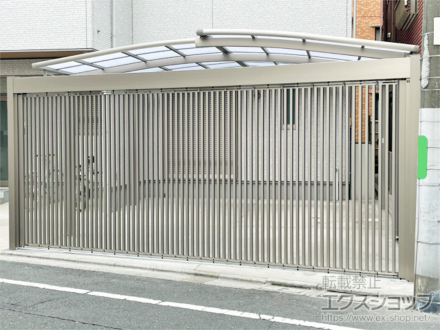 東京都足立区ののガレージシャッター ライアーレ1型 細格子ワイド アルミ色タイプ 電動式 5722 施工例