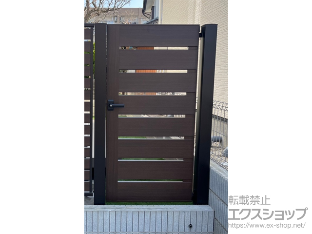 埼玉県富士見市ののフェンス・柵、門扉、ウッドデッキ ルシアス門扉W03型 横スリット 片開き 門柱使用 施工例