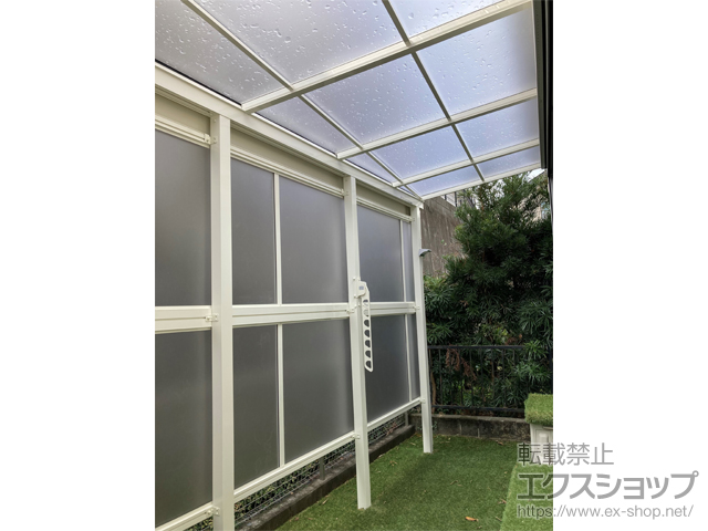 神奈川県横浜市ののテラス屋根 ソラリア F型 テラスタイプ 単体 積雪〜20cm対応＋水平式物干し テラス柱A用＋前面パネル 施工例