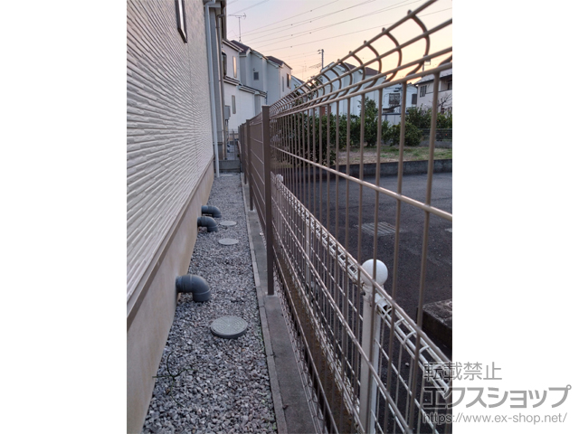 埼玉県新座市ののフェンス・柵 ハイグリッドフェンスUF8型　フリーポールタイプ 施工例