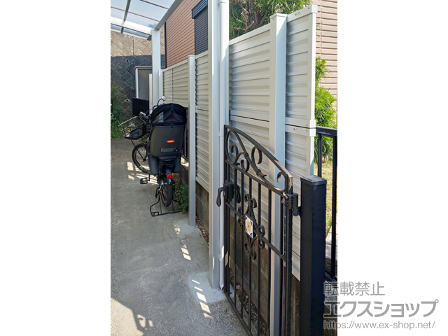 神奈川県秦野市ののフェンス・柵 フェンスAB YL2型 横ルーバー2　アルミ多段柱仕様 施工例