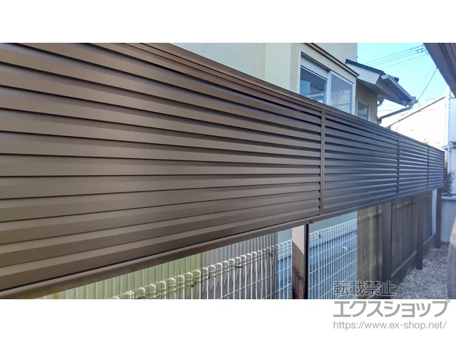 茨城県つくば市のValue Selectの門扉 ミエーネ目隠しルーバーフェンス 上段のみ設置 自立建て用 施工例