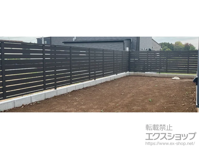 茨城県つくば市のValue Selectのフェンス・柵・塀 モクハイフェンス アルミ色タイプ　フリーポールタイプ 施工例