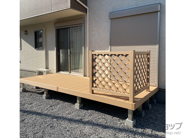 栃木県栃木市ののウッドデッキ リウッドデッキ 200+ リウッドデッキフェンス2型<ラチス格子> 施工例