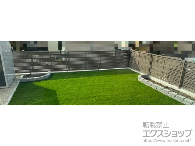 北海道室蘭市のLIXIL リクシル(TOEX)のフェンス・柵・塀 フェンスAA YR1型 横格子 ランダム 木調色 フリーポールタイプ 施工例