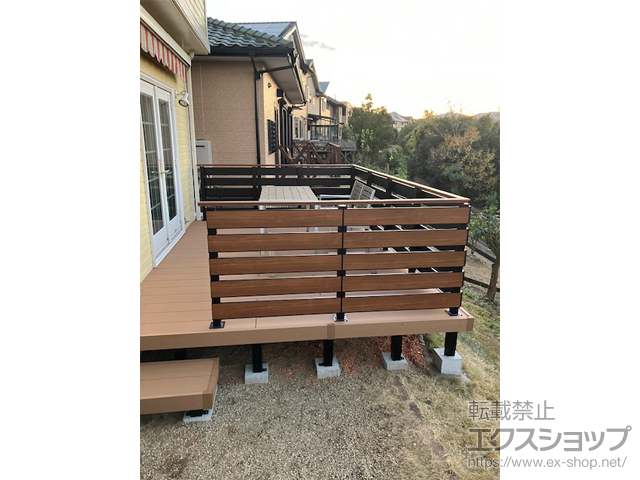 大分県大分市ののウッドデッキ リウッドデッキ 200+独立式リウッドステップ2型×1セット+ルシアスデッキフェンスX01型＜横スリットタイプ＞ 施工例