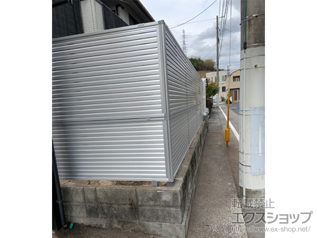 広島県広島市ののフェンス・柵 ミエーネフェンス 目隠しルーバータイプ 2段支柱 ブロック建て用 施工例
