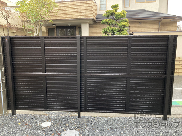 埼玉県熊谷市ののフェンス・柵 シンプレオフェンス5F型 横目隠し 2段支柱 自立建て用 施工例