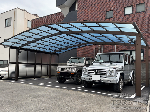 神奈川県横須賀市ののカーポート アリュース トリプル　積雪〜20cm対応+サイドパネル*間柱付き+センサー照明L9型 施工例