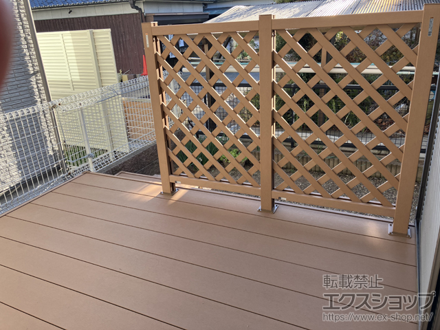 兵庫県明石市ののウッドデッキ リウッドデッキ 200+独立式リウッドステップ2型（1段）×2セット+デッキフェンス2型＜ラチス格子＞ 施工例