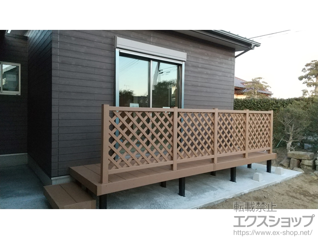 千葉県旭市ののウッドデッキ リウッドデッキ 200+独立式リウッドステップ2型×1セット+リウッドデッキフェンス2型<ラチス格子> 施工例