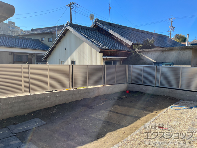 愛知県半田市ののフェンス・柵 フェンスAB YL3型 横ルーバー3　フリーポールタイプ 施工例